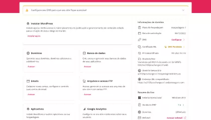 Painel de hospedagem de sites com WordPress instalado. Na parte central estão os itens "Instalar WordPress", "Domínios", "Banco de dados", "Emails", "Arquivos e acesso FTP", "Aplicativos" e "Google Analytics". Na parte da direita estão duas áreas, sendo a do topo as "Informações de domínio", e embaixo o "Resumo de uso".